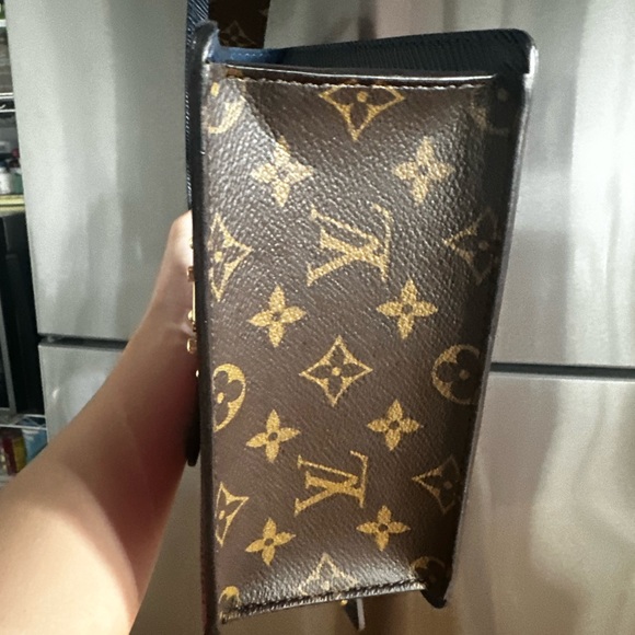 Louis Vuitton, Vernis Epi Monogram Spring Street Scarlet - Picture 3 of 7